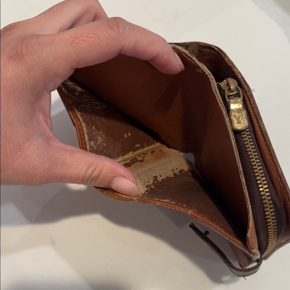 Louis Vuitton Monogram Compact Zipped Wallet Card Holder - Picture 7 of 16